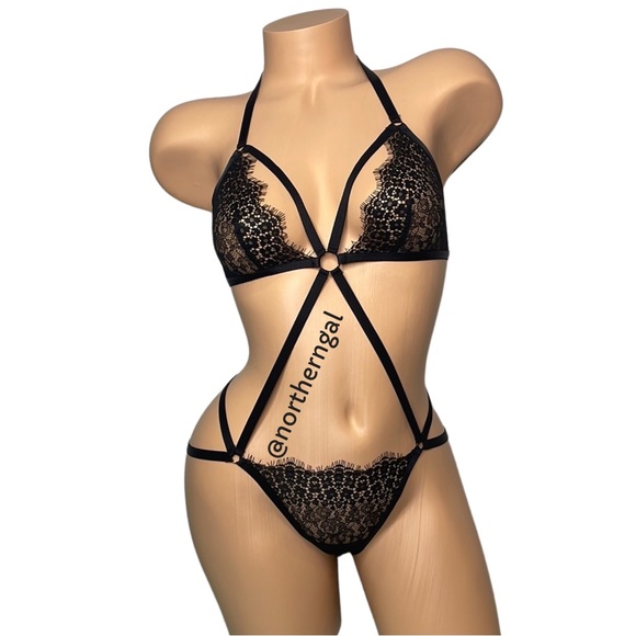 Victoria’s Secret Very Sexy Strappy Lace Teddy - Picture 1 of 12